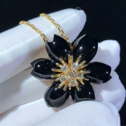 Van Cleef Arpels Rose De Noël Clip Pendant, Small Model Yellow Gold, Diamond, Onyx VCARO9B100