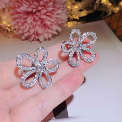 Van Cleef Arpels Flowerlace Earrings White Gold Diamond VCARP05100