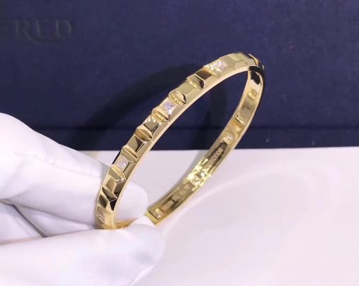 Boucheron Quatre Clou de Paris Yellow Gold Diamond Bangle JBT00689