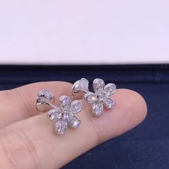 Van Cleef & Arpels Socrate earstuds 1 flower White gold Diamond VCARG44100