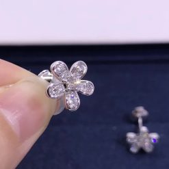 Van Cleef & Arpels Socrate earstuds 1 flower White gold Diamond VCARG44100