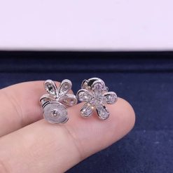 Van Cleef & Arpels Socrate earstuds 1 flower White gold Diamond VCARG44100