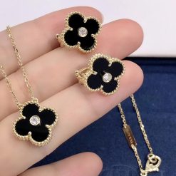 Van Cleef & Arpels Vintage Alhambra Limited Edition Earrings yellow gold onyx