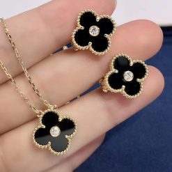 Van Cleef & Arpels Vintage Alhambra Limited Edition Earrings yellow gold onyx