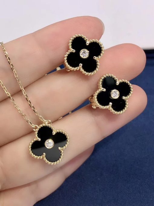 Van Cleef & Arpels Vintage Alhambra Limited Edition Earrings yellow gold onyx