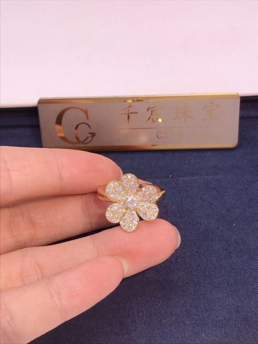 Van Cleef & Arpels Frivole ring, 1 flower, small model 18K yellow gold, Diamond VCARP2V000