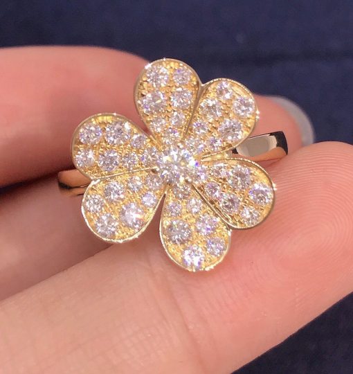 Van Cleef & Arpels Frivole ring, 1 flower, small model 18K yellow gold, Diamond VCARP2V000