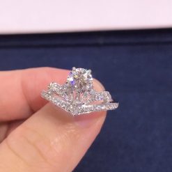 Chaumet Joséphine Splendeur Impériale Solitaire Platinum and Diamonds J3TR00