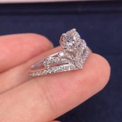 Chaumet Joséphine Splendeur Impériale Solitaire Platinum and Diamonds J3TR00