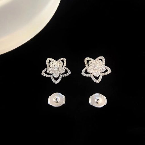 Graff Wild Flower Small Diamond Stud Earrings RGE1669