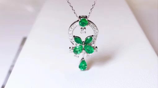 Graff Classic Butterfly Emeralds Suspension RGP271