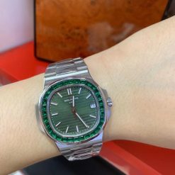 Patek Philippe Nautilus Sunburst Olive Green Dial Set With Emeralds 5711 (4)